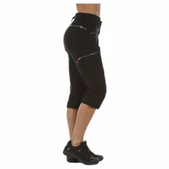 Moss Capri Black